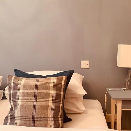 The Royal Mile Residence By Reserve Apartments Edinburg Exteriör bild